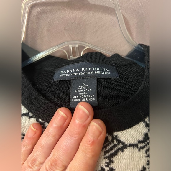 Women's Banana Republic Ex Fine Merino Italian Wool Black & White Design Sweater - Picture 4 of 6